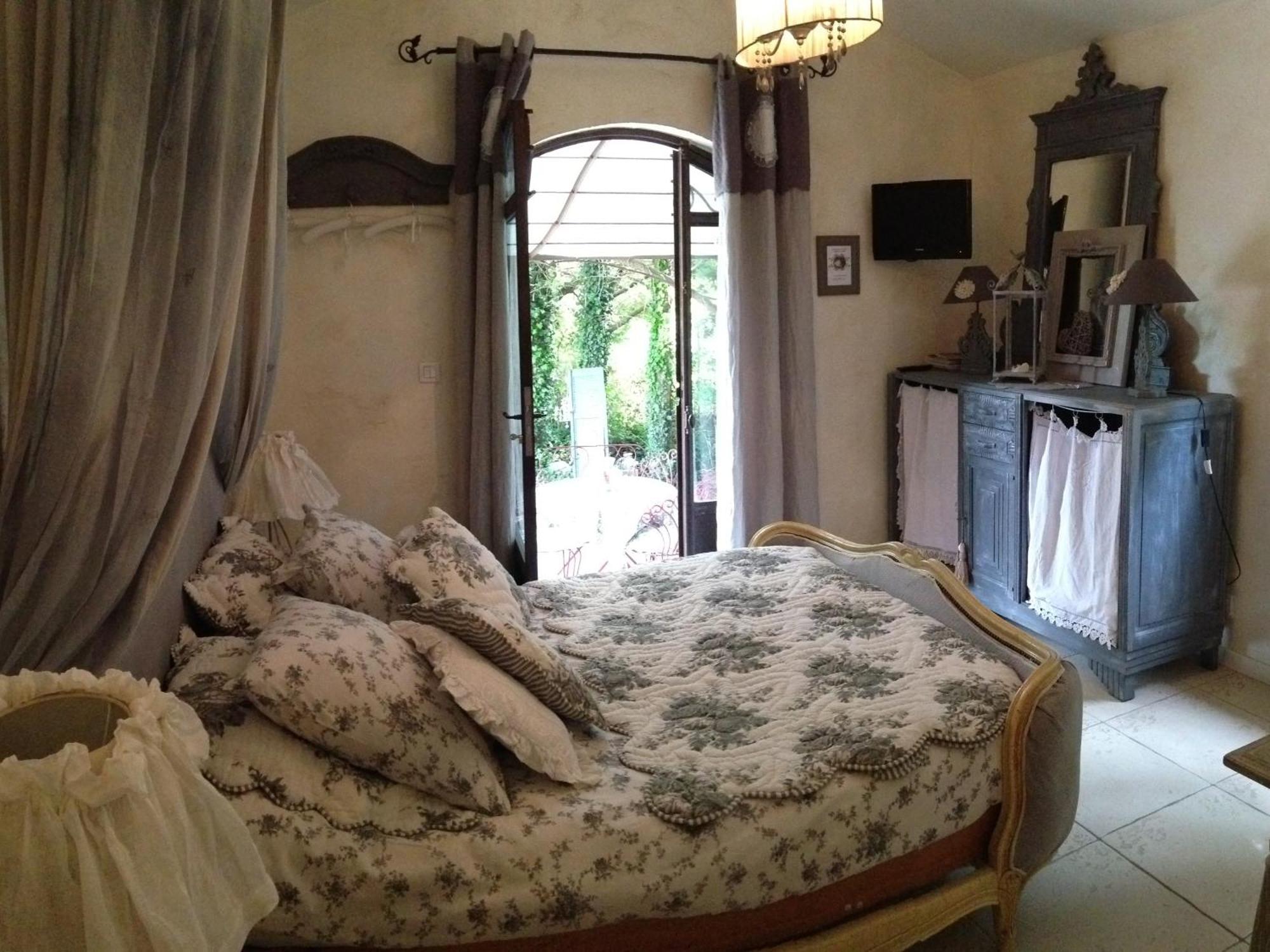 Le Moulin De Sonnailles Bed & Breakfast Cabries Phòng bức ảnh